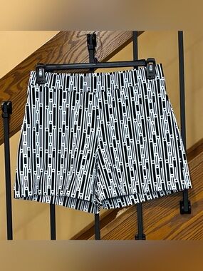 Namine Shorts Pull-on Elastic Waist  Hidden Back Pockets Black White SZ. G-US. L